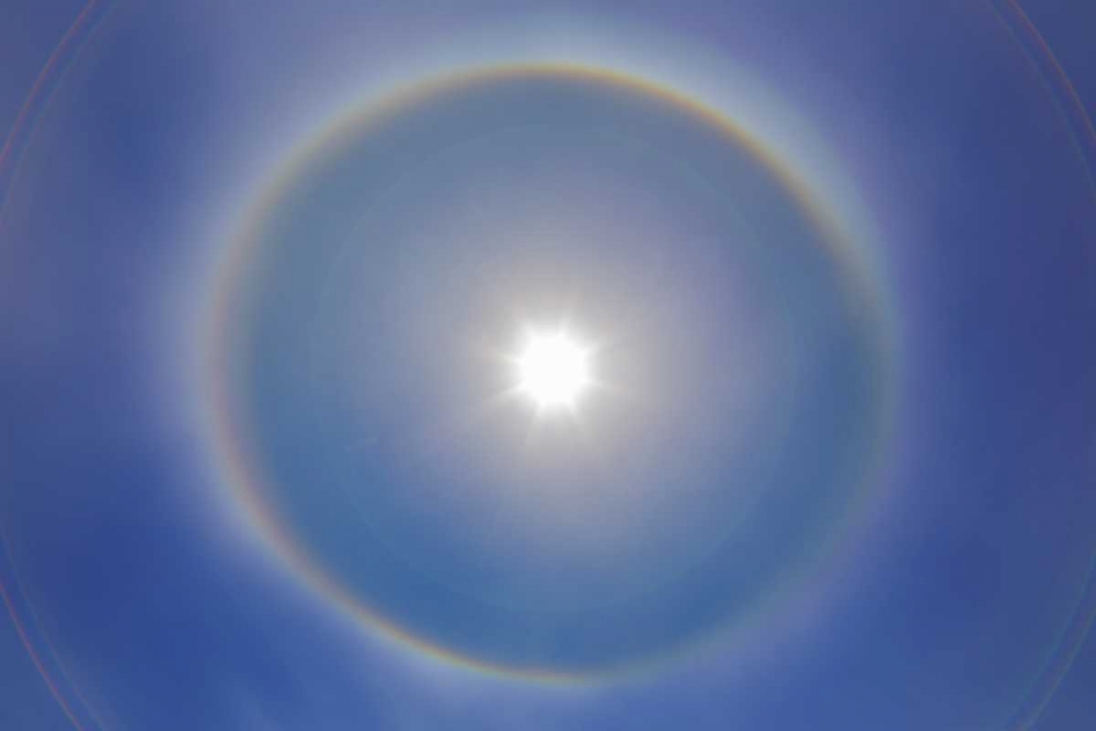 USA, Washington, Seabeck Rainbow-colored halo